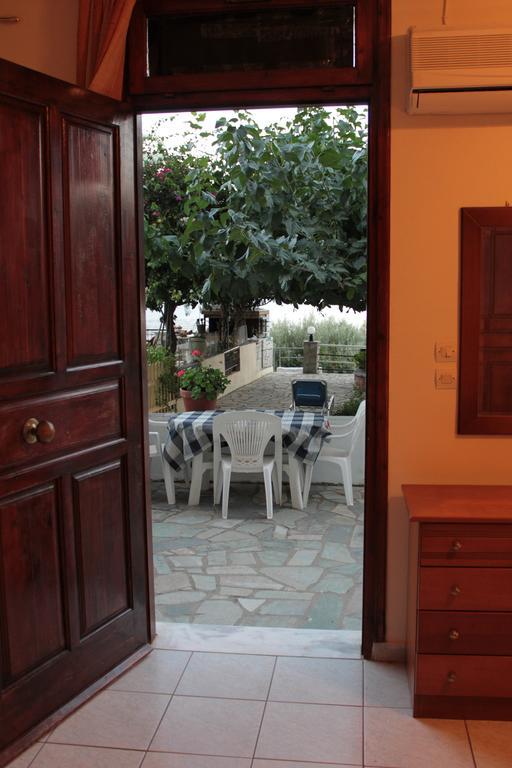 Ballas Apartments Agia Efimia Kamer foto