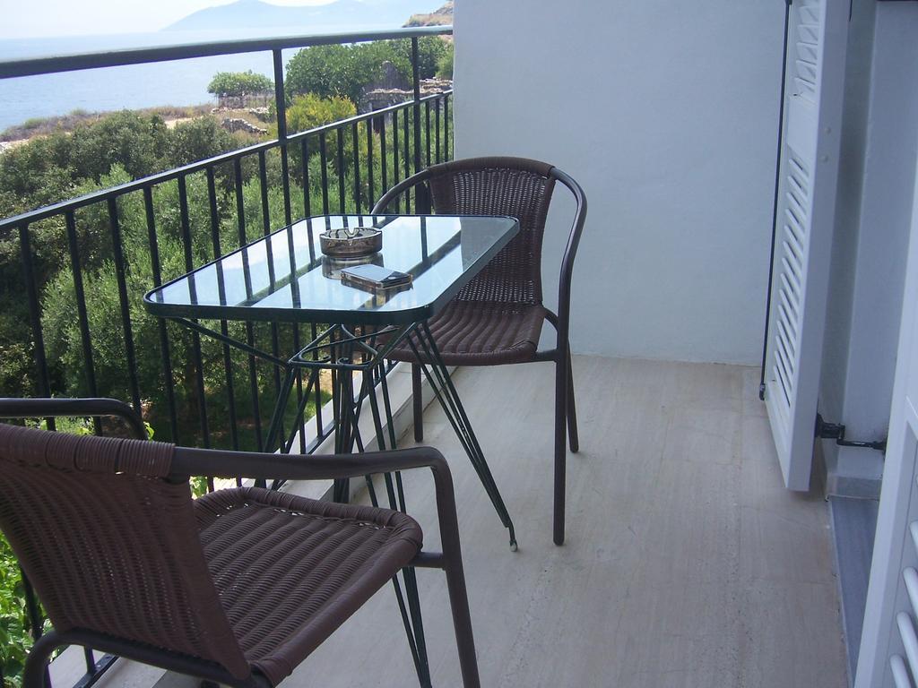 Ballas Apartments Agia Efimia Kamer foto